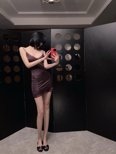 法式复古蕾丝内搭吊带连衣裙女性感纯欲气质收腰显瘦包臀短裙夏
