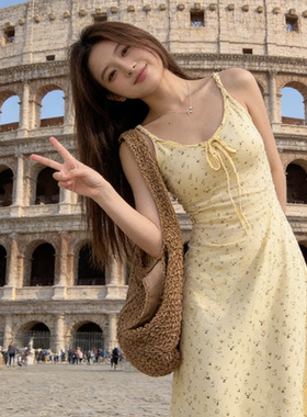 法式碎花蝴蝶结吊带连衣裙女2026年夏季新款气质修身显瘦别致裙