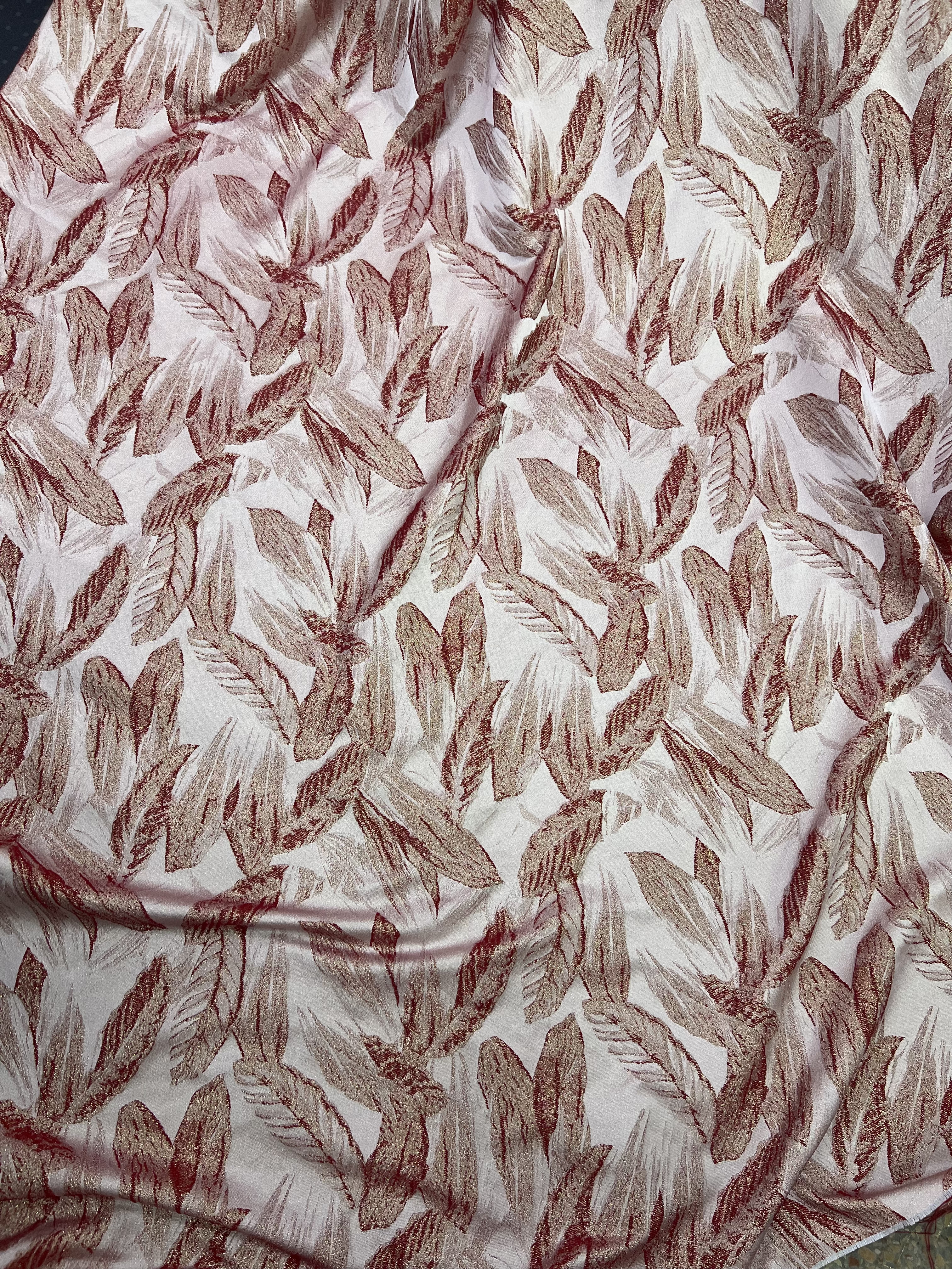 豆沙红鎏金芭蕉叶提花面料复古花卉缎面新中式旗袍连衣裙汉服布料