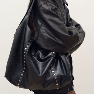 韩国首尔风2025新款时尚百搭单肩高级感小众设计大容量铆钉托特包