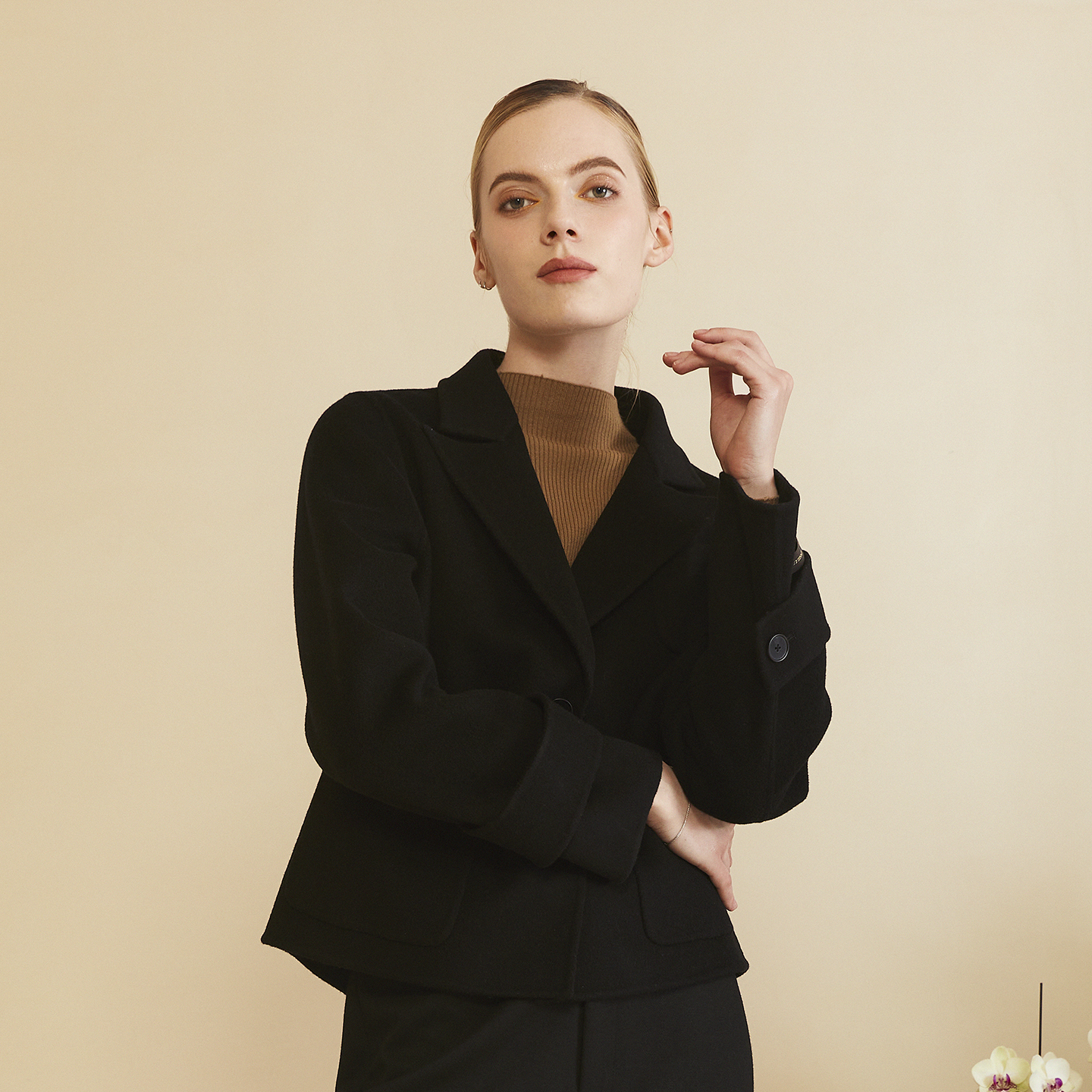 XINSILU新思路女装专柜冬装时尚黑色翻领多口袋单排扣短款女大衣