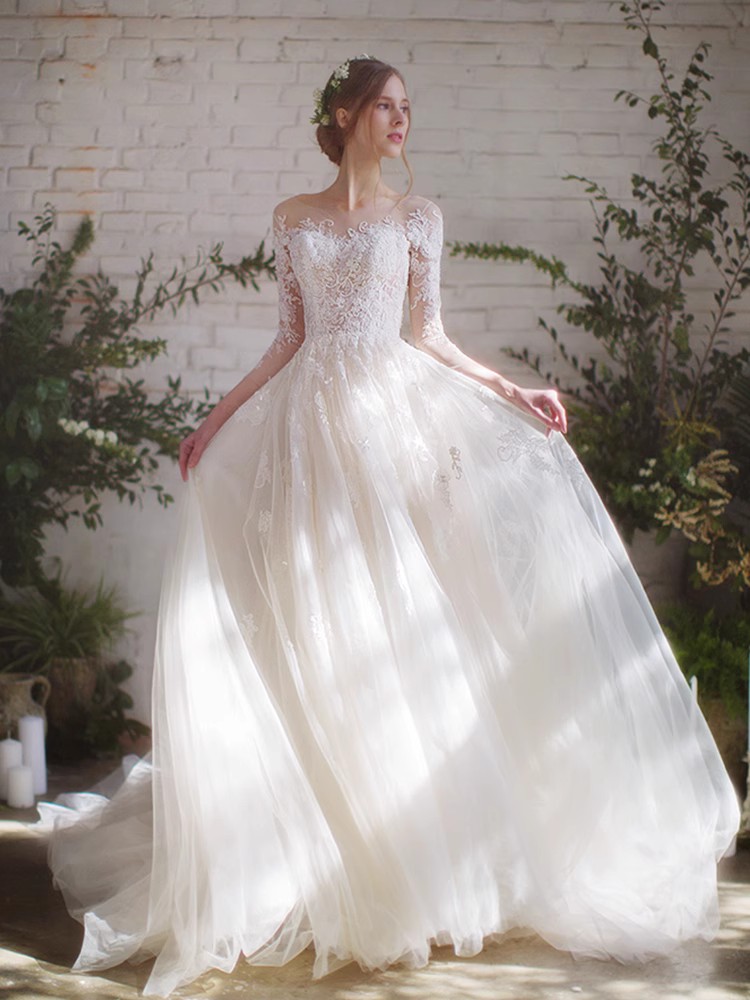 Summer wedding dress for bride, french style, lace dress, open shoulders, suitable for teen, fitted Summer wedding dress for bride, french style, lace dress, open shoulders, suitable for teen, fitted