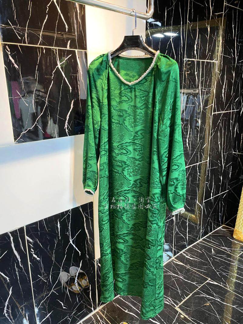 春秋轻奢重工垂感V领珍珠绿色提花中长款长袖宽松复古连衣裙女装
