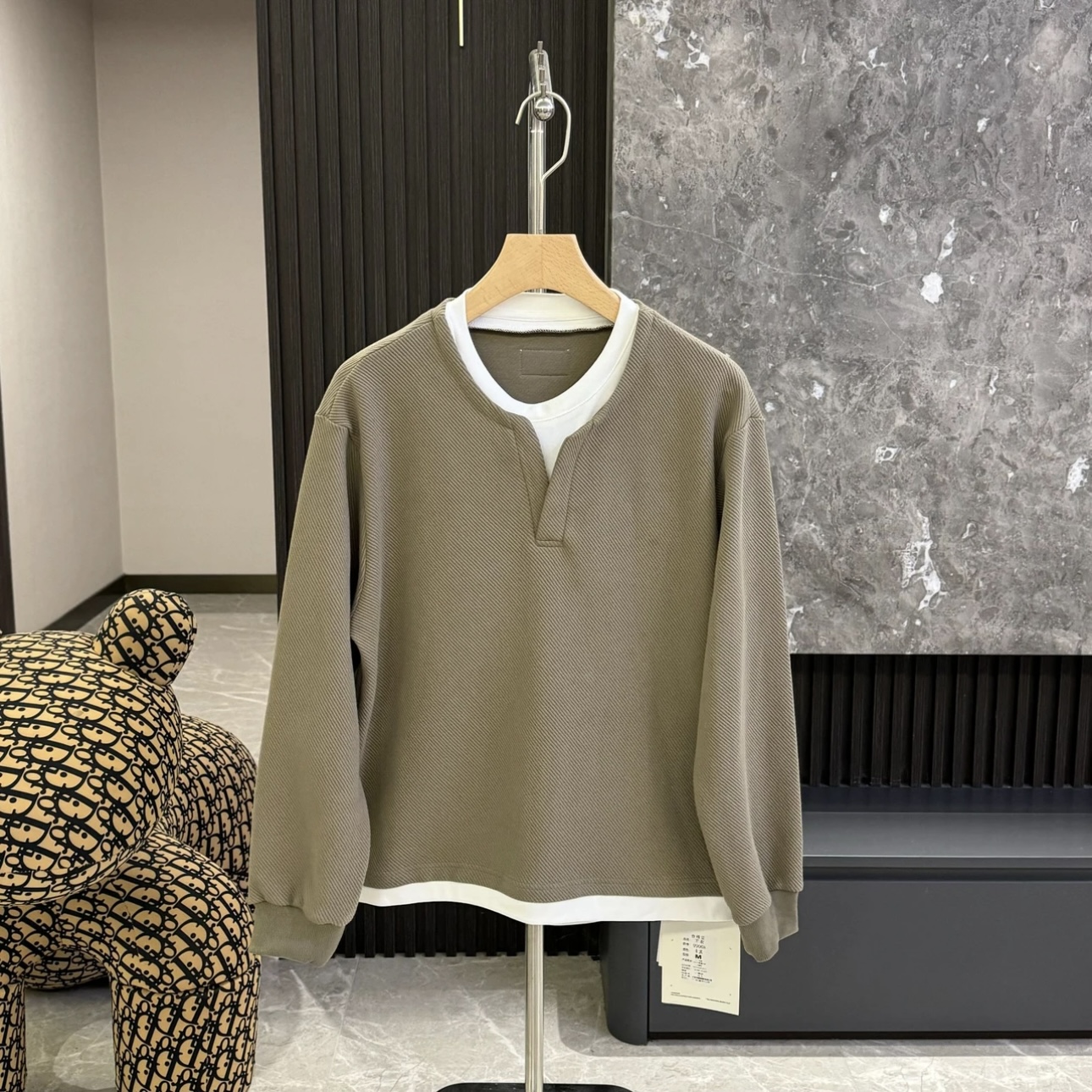 简约拼接假两件圆领卫衣