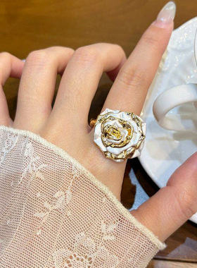 2026新款爆款小众设计指间玫瑰花朵戒指女轻奢高级感夸张素圈指环