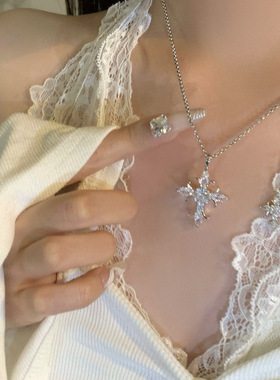 2026新款爆款锆石十字架项链轻奢风设计感锁骨链气质精致百搭饰品