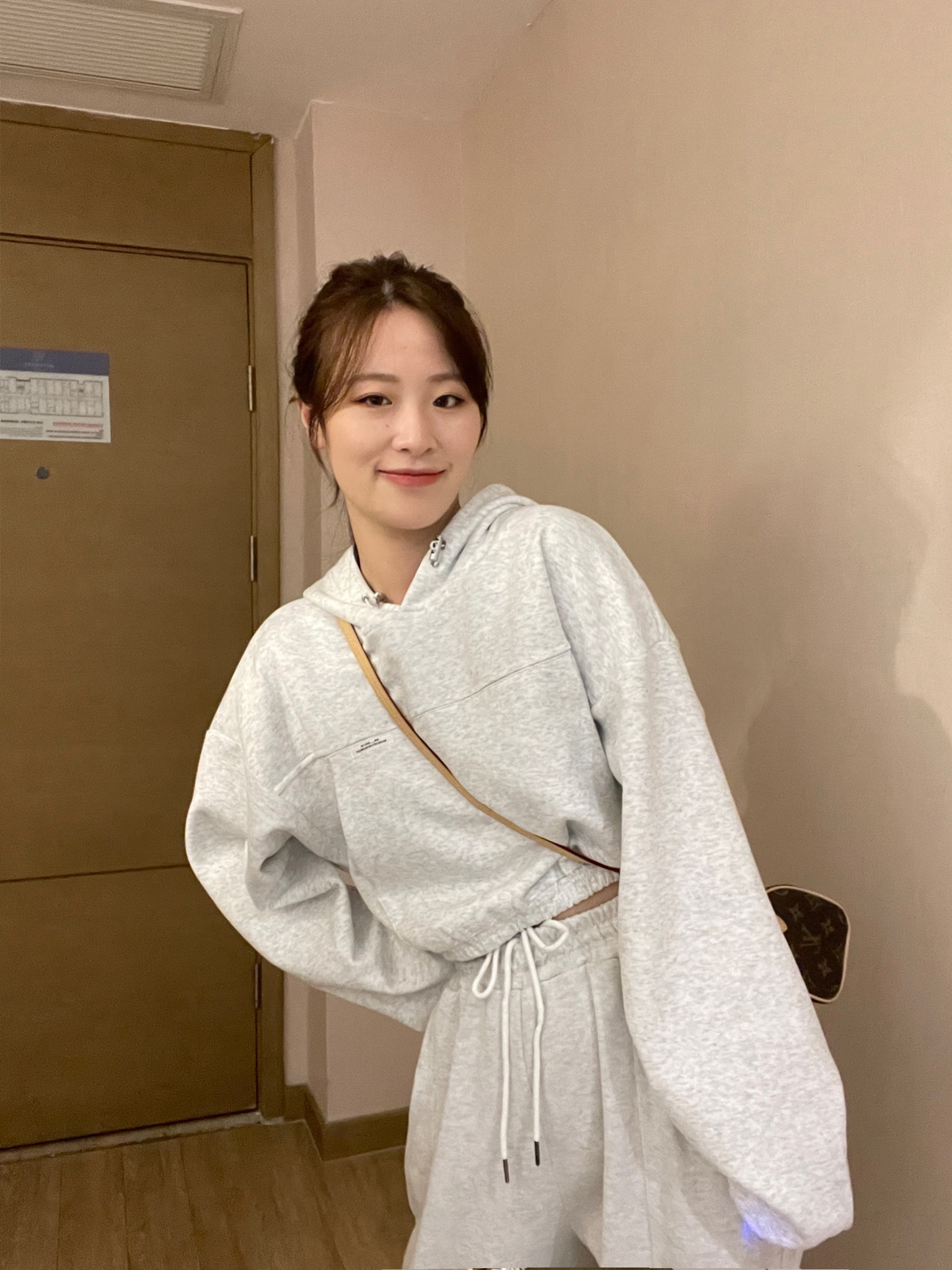 城许2022秋季新款宽松短款卫衣女bf慵懒风上衣韩版长袖外套