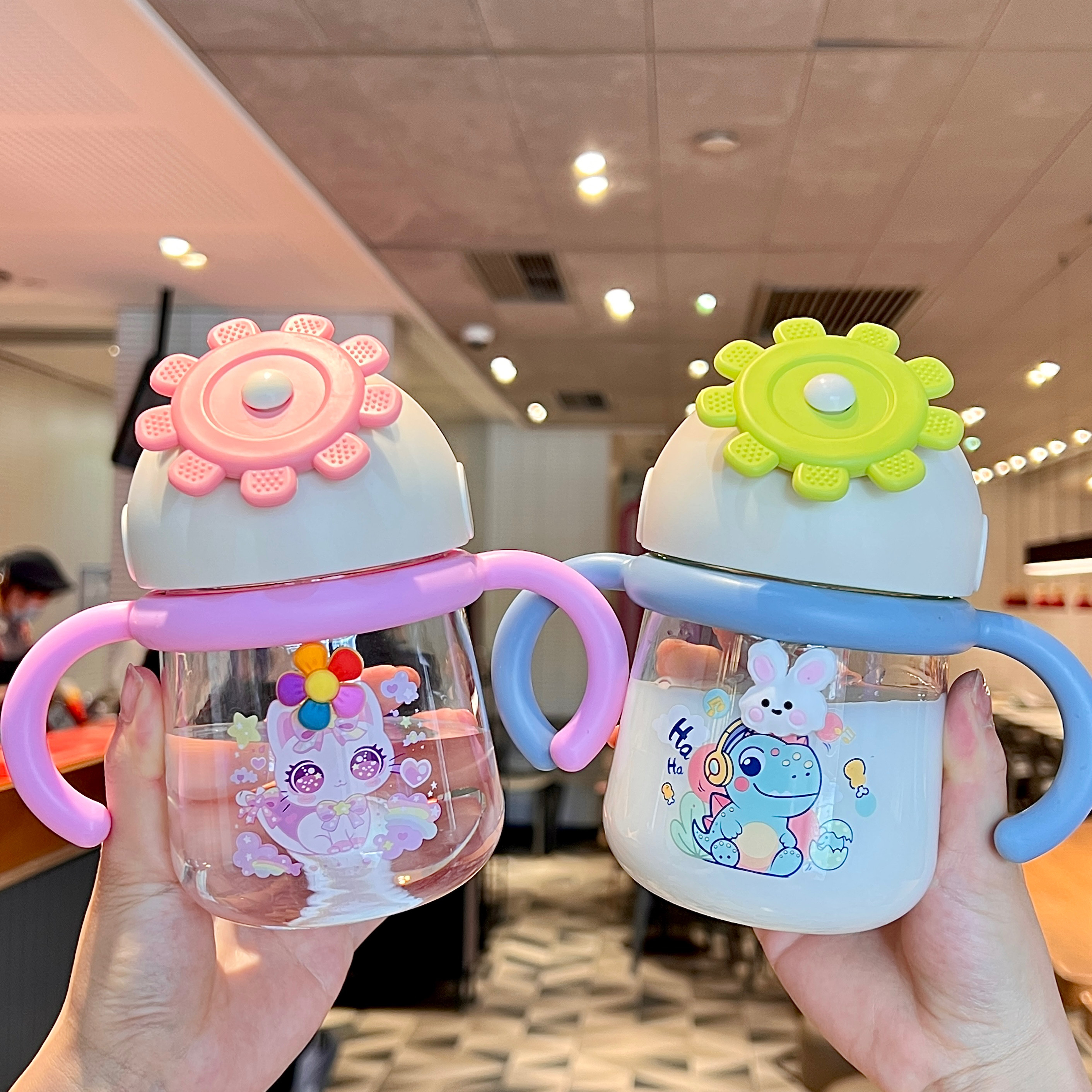 儿童吸管杯一岁以上婴儿喝奶水瓶宝宝学饮杯3岁可爱重力球刻度杯