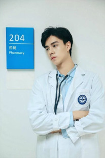 韩版白大褂胡一天同款医生工作服高端医院白大褂药店整形美容服春