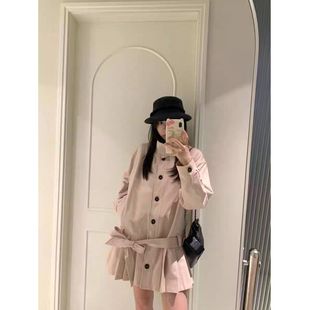 英伦风粉色百褶连衣裙女穿搭秋冬韩版 复古立领小个子百搭风衣外套