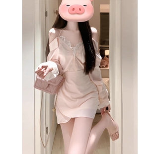 早秋温柔穿搭粉色挂脖露肩长袖 钓系约会裙子 连衣裙纯欲风蕾丝衬衫