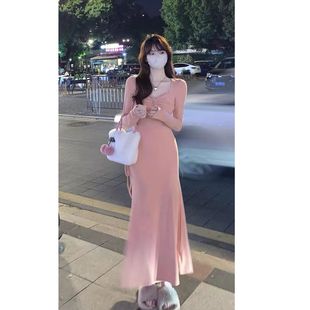 新款 针织连衣裙女秋季 收腰打底包臀裙长裙子 温柔方领粉色长袖 法式