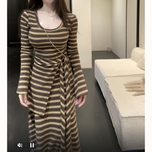 轻熟小众复古撞色条纹长袖 连衣裙女秋收腰显瘦气质长裙配披肩套装