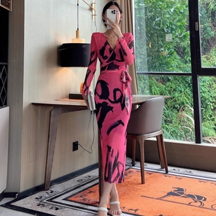 新款 葳蕤生香显瘦包身百搭开衩连衣裙 气质女人味轻奢V领绑带长袖