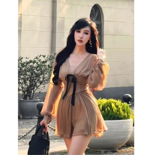收腰性感露背短裙潮 连衣裙女2025年夏季 微胖法式 纯欲V领系带长袖