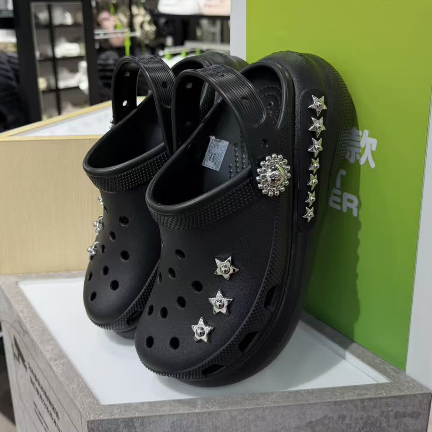 卡骆驰经典泡芙繁星洞洞鞋crocs