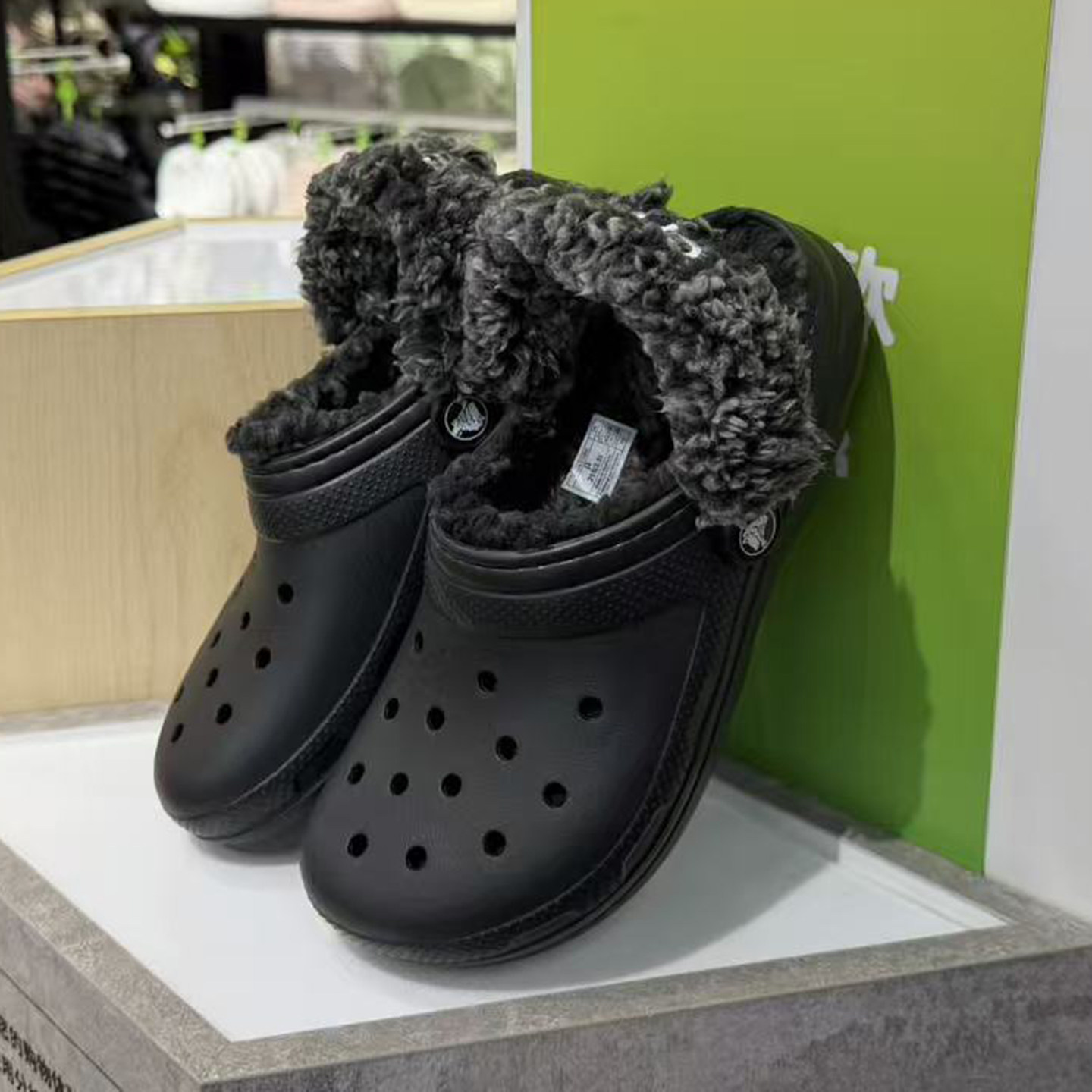 卡骆驰经典羊绒暖棉洞洞鞋Crocs