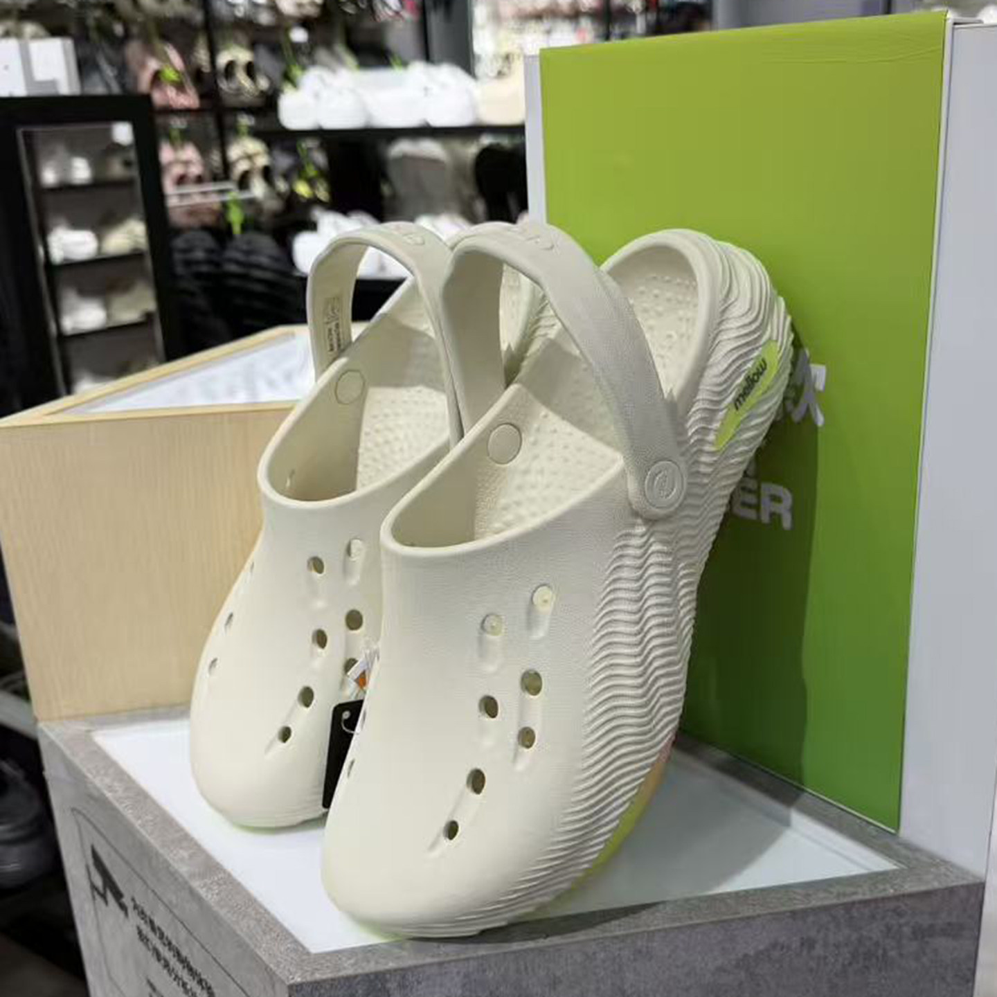 卡骆驰面包2.0沙滩洞洞鞋Crocs