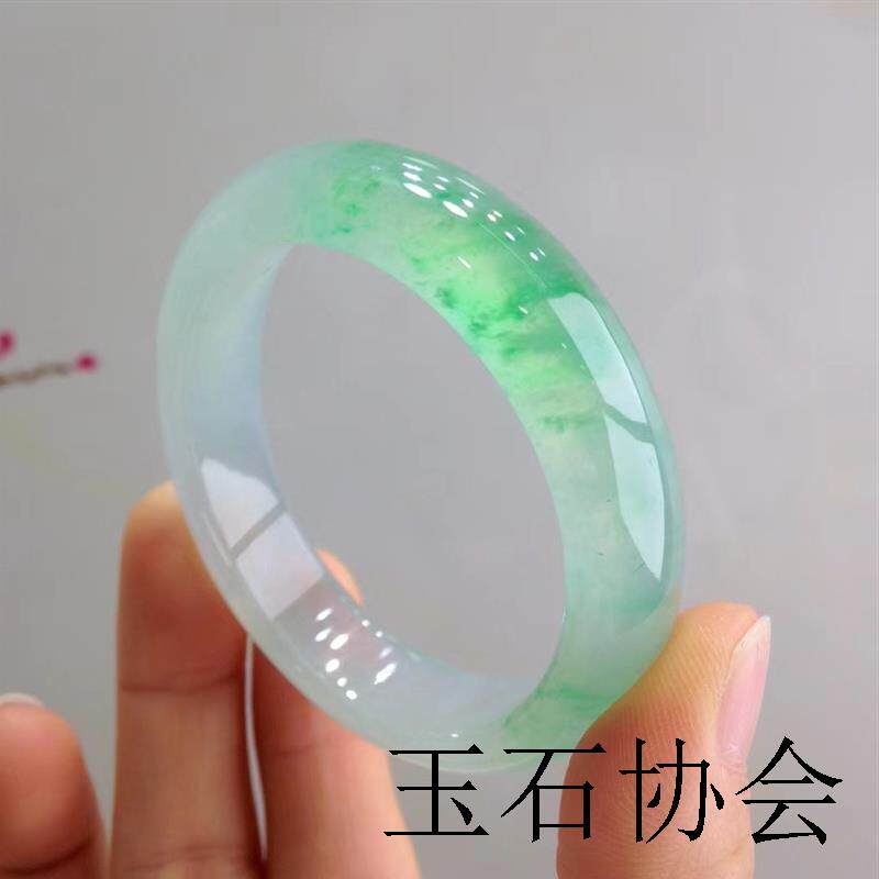 冰种飘绿翡翠色玉手镯老坑缅甸正圈贵妃镯正处理阳绿飘花玉镯子