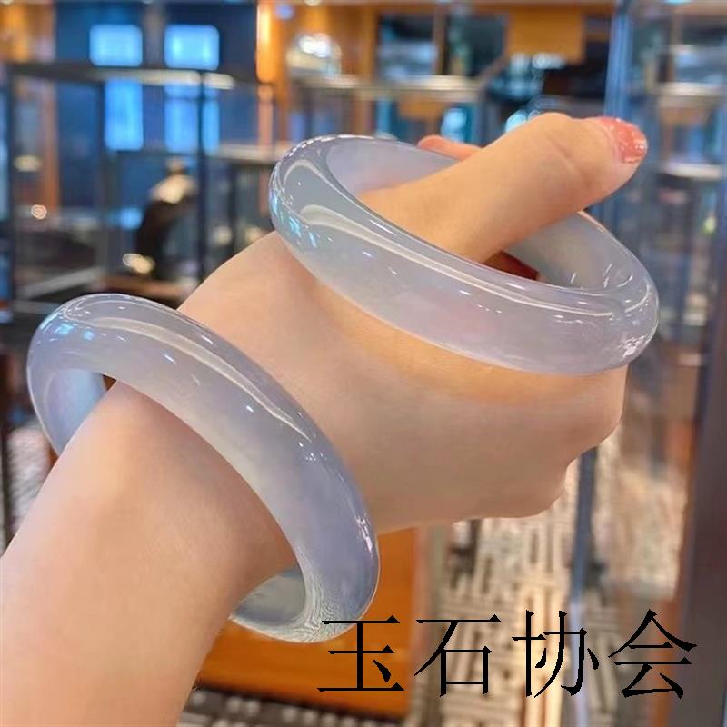 缅甸老坑翡翠色清新白冰玉镯子珠宝高冰种正圈贵妃白月光浅绿手镯