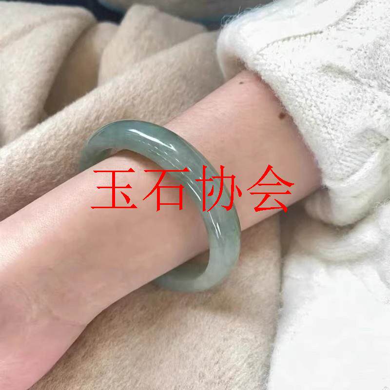 翡翠色手镯女油青飘花正圈缅甸冰糯种玉手镯女款老坑浅绿色玉镯子