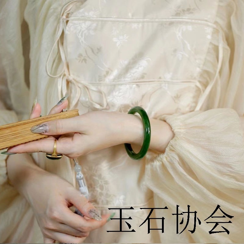 和田玉手镯女款少女菠菜绿圆条年轻款俄罗斯晴水碧玉美人条玉镯子