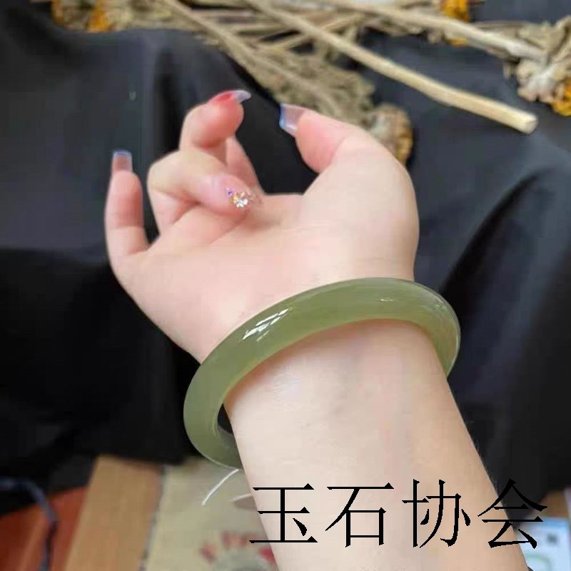 正品新疆和田玉手镯青白玉手环冰种晴水玉石镯子旺夫圆条碧玉手镯