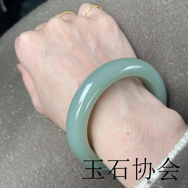 纯天然冰种青白玉手镯女款正圈宽切末蓝湖水绿和田玉晴水镯子证书