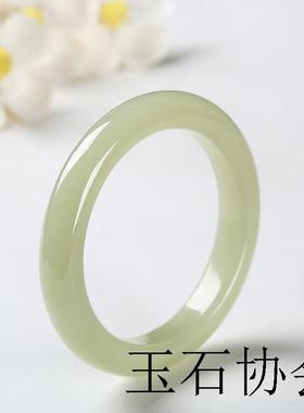 和田玉手镯女款冰底鸭蛋青小细条泥鳅背晴水湖水绿青白玉镯子证书