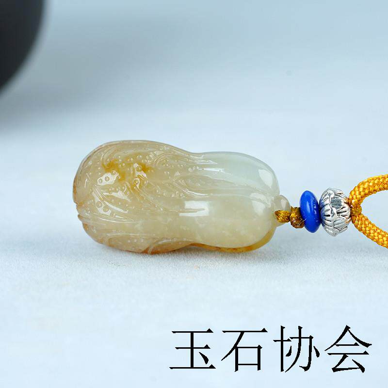 新疆高端和田玉且末糖白吊坠女款白菜挂件高端玉石吊坠山料吊挂坠
