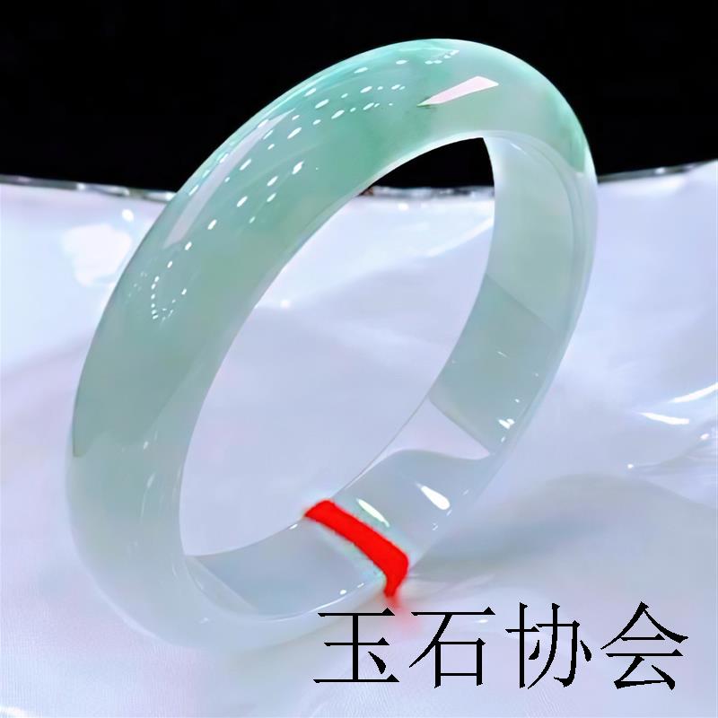 帝王绿翡翠色手镯女款冰种浅阳绿半山水白底青玉镯子正圈水沫玉石