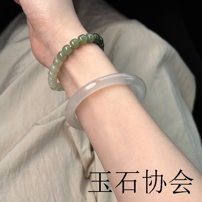天然冰种玛瑙手镯女款玉环马达加斯加圆条玉髓镯子荔枝冻美人镯子