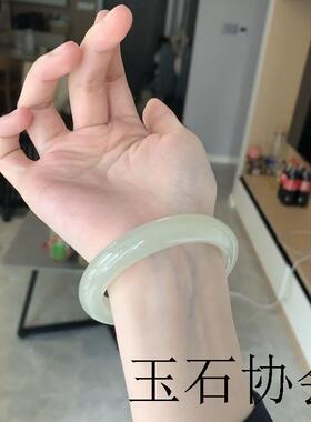 冰种青白玉手镯女年轻款正圈宽版