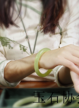 新疆和田玉翡翠色碧玉手镯青白玉湖水绿圆条手镯小清新美人镯高级