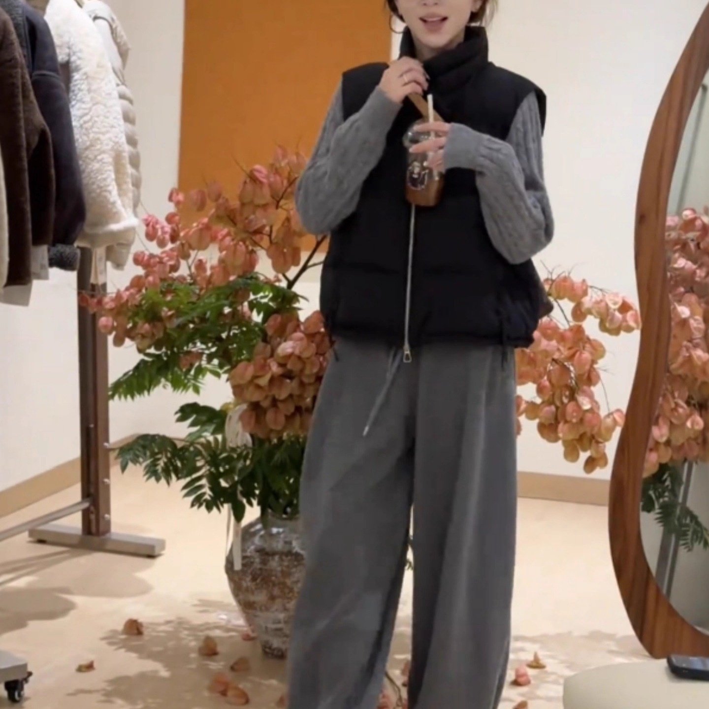 秋冬新款韩系立领轻薄羽绒短款马甲女小个子外穿加厚白鸭绒背心潮