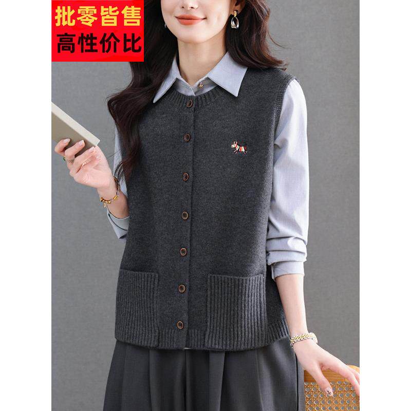 妈妈装羊毛针织马甲女圆领纽扣开衫早春新款无袖背心口袋毛衣马夹