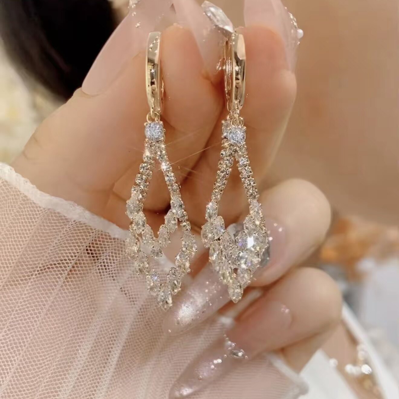 气质满钻几何水晶耳扣女2026年新款潮小众简约设计感长款菱形耳环