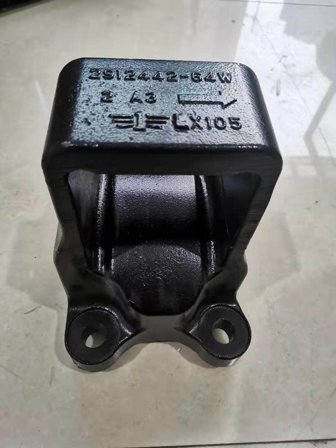 解放原厂天V悍VJH6龙VH J6M P领航版中后桥钢板弹簧支座 小龙门架