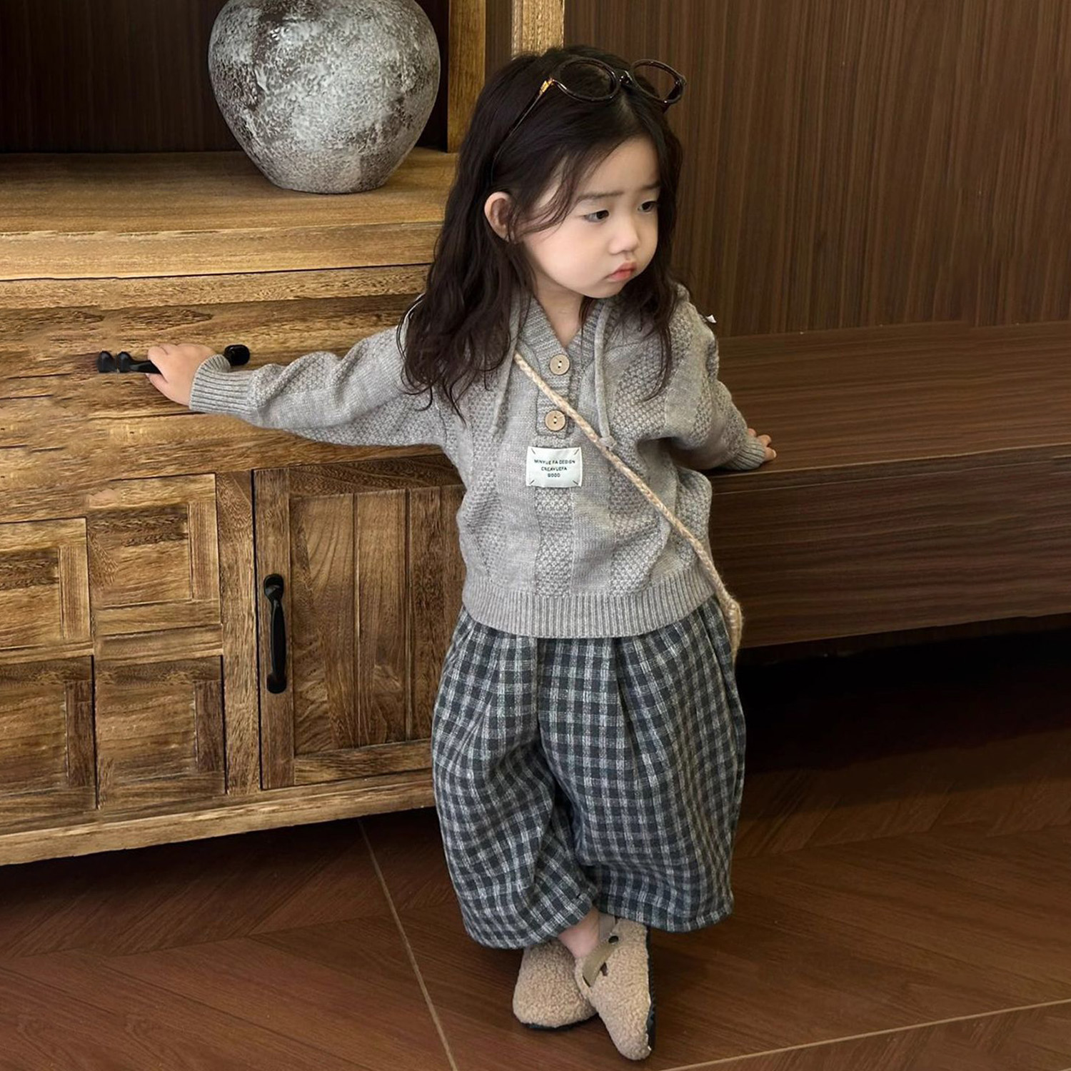 韩版女童2025秋季新款浅灰色贴标字母连帽毛衣儿童复古格纹阔腿裤