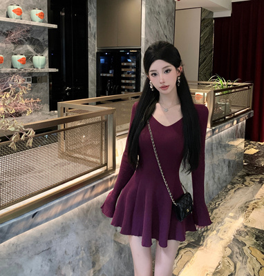 Mimo dk 早春长袖收腰V领针织连衣裙女修身显瘦气质内搭打底短裙