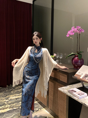 新中式针织外搭早秋纯色镂空百搭长款披肩搭配旗袍开衫流苏斗篷