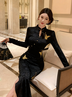 新中式蝴蝶刺绣黑色改良旗袍女秋冬长袖提花针织气质收腰连衣裙
