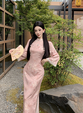粉色旗袍新中式2025新款改良提花缎面连衣裙秋季年轻款倒大袖少女