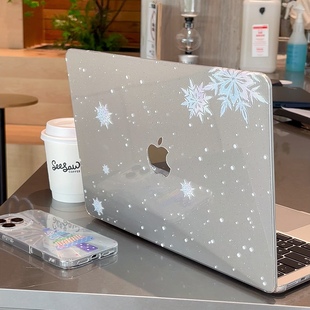 M3保护套配件 汪三岁「下雪啦」MacBook保护壳细闪苹果笔记本2025款 M4M5pro14寸air13寸M1