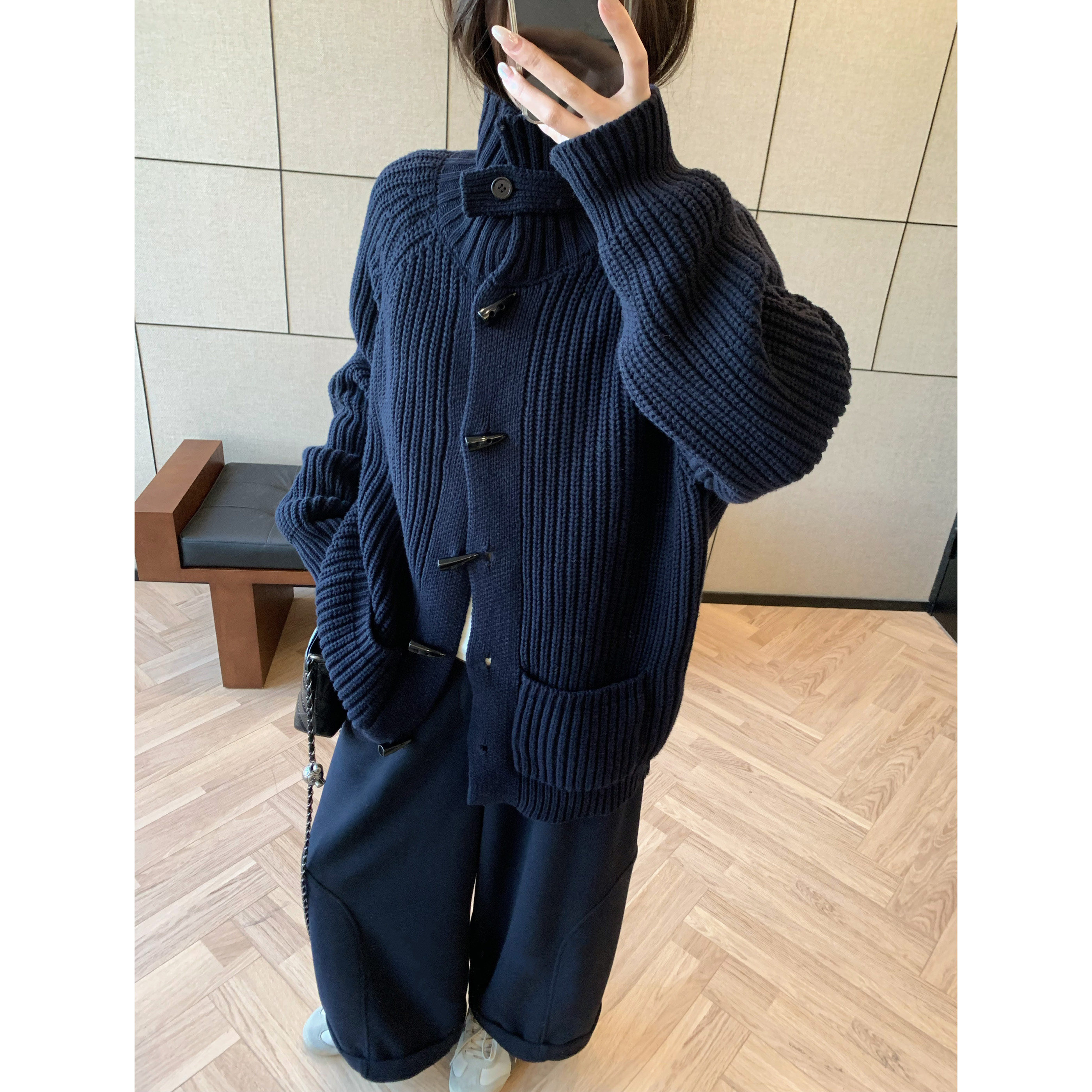 HVIVI 重磅牛角扣毛衣开衫女冬季宽松慵懒设计感翻领加厚针织外套