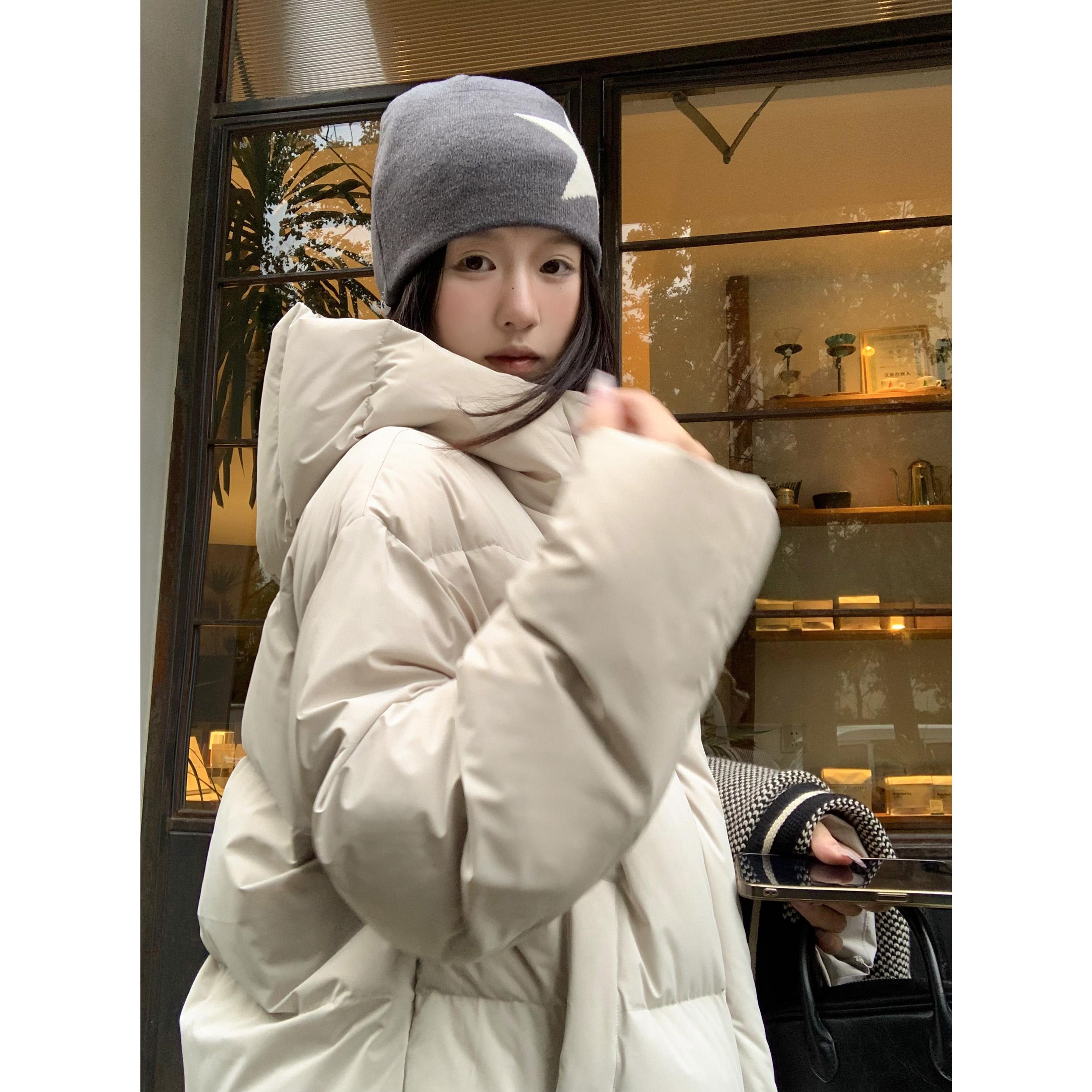 连帽短款面包羽绒服超厚轻盈保暖