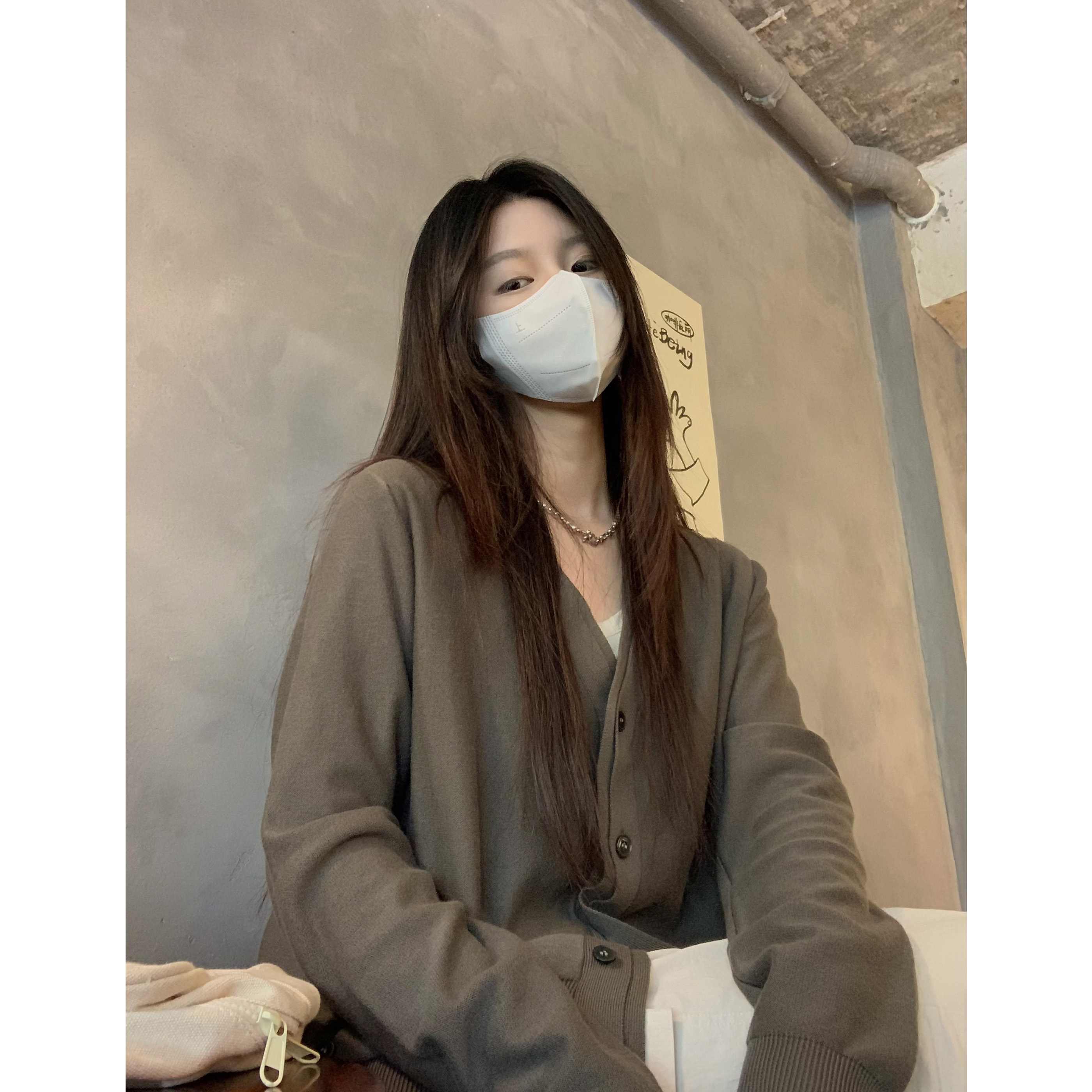 假两件V领针织开衫毛衣