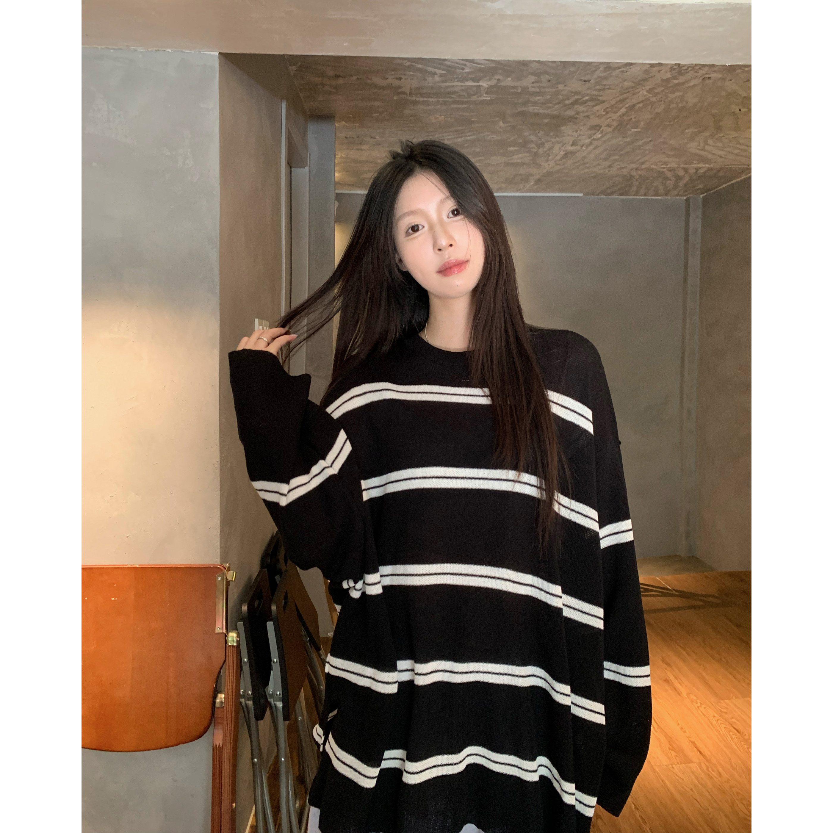 宽松慵懒风中长款条纹针织毛衣