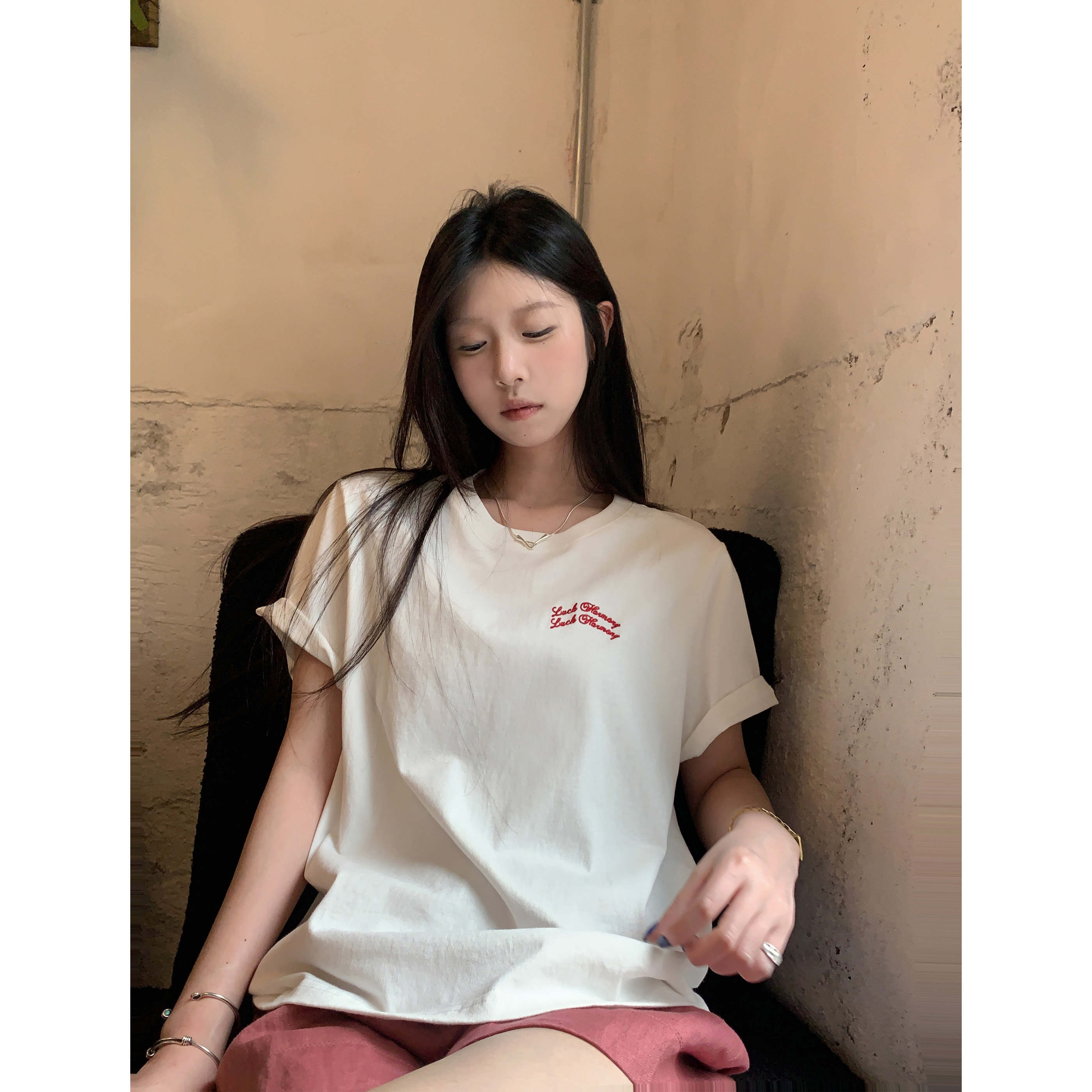 显瘦百搭正肩刺绣短袖T