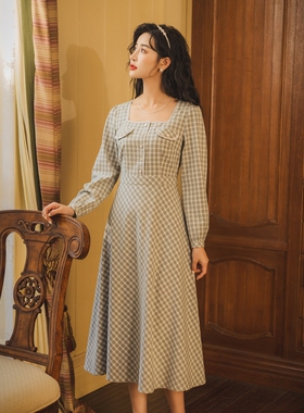 固执春季新款复古方领长袖中长学院风格子连衣裙32821LQ07064